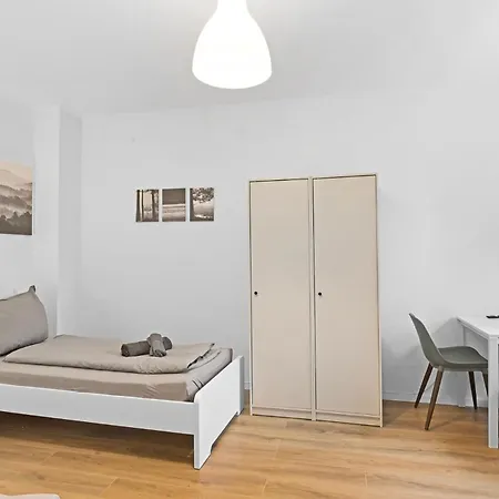 Apartment Bege Business Oasis